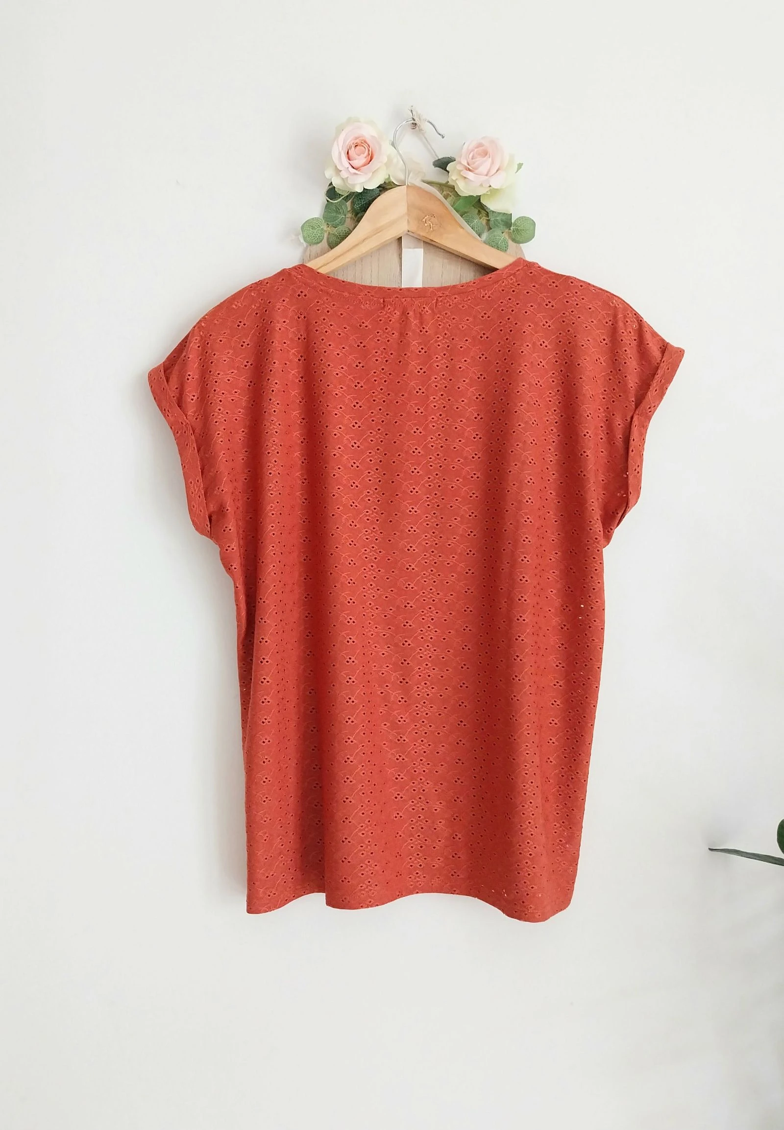 Top fluido de frambuesa con efecto bordado inglés Etam Talla 40 – photo 9